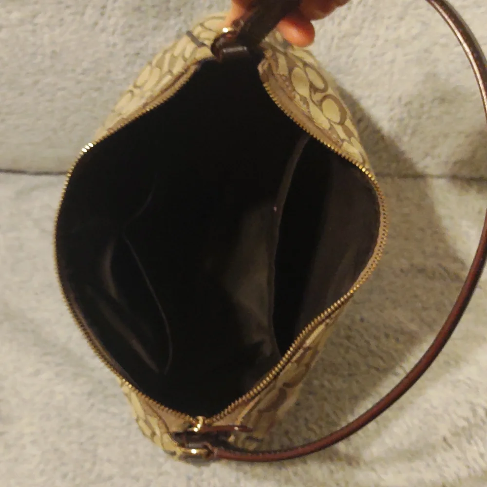 COACH Outline Signature Hobo EUC!! [FINAL PRICE] - Picture 12 of 13